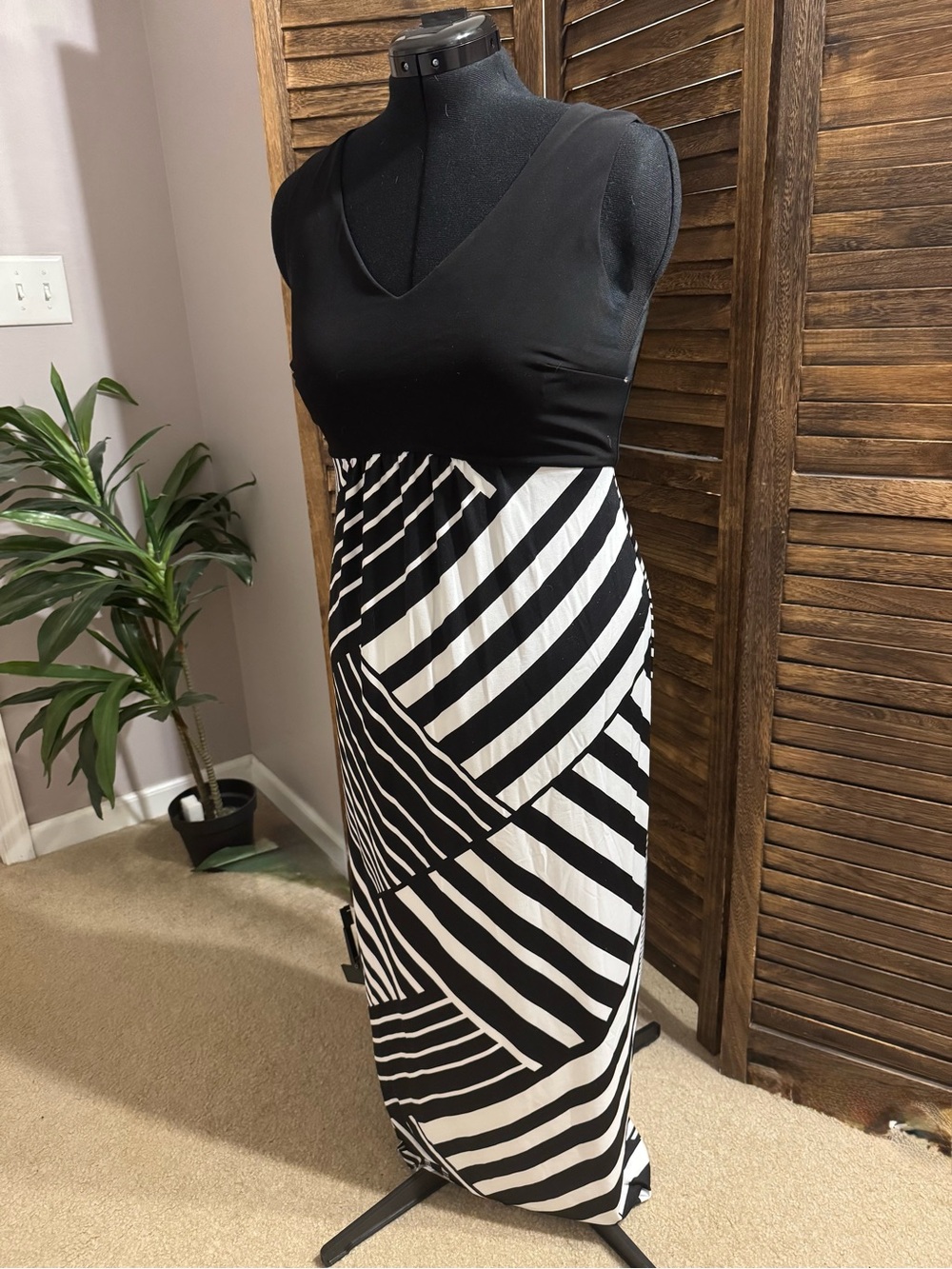 AB Studio Black and White Graphic Stripe Maxi Skirt